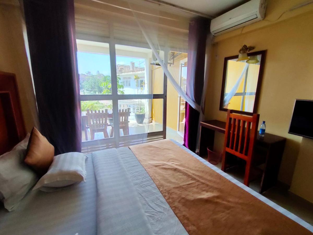 Pulickal Airport Hotel Entebbe Dış mekan fotoğraf