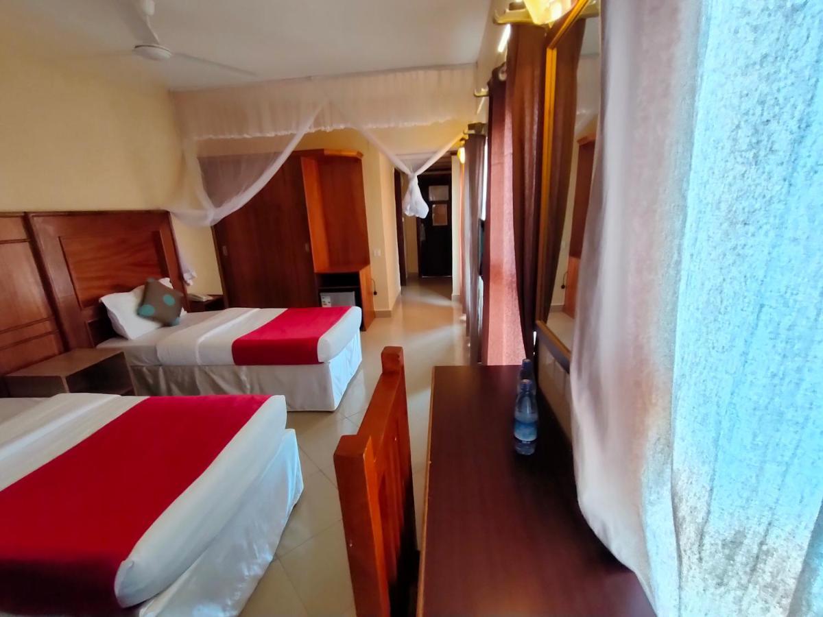 Pulickal Airport Hotel Entebbe Dış mekan fotoğraf