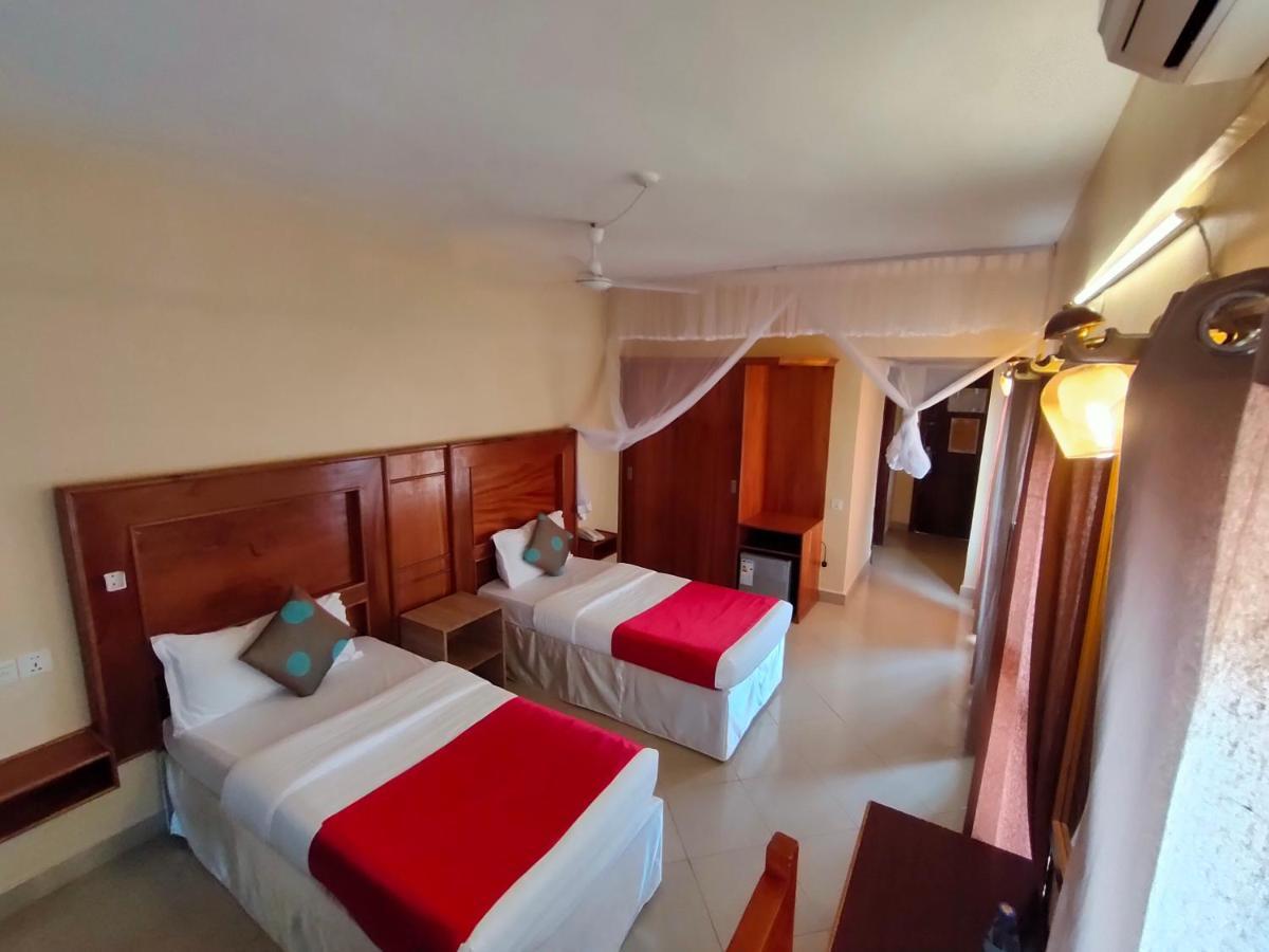 Pulickal Airport Hotel Entebbe Dış mekan fotoğraf