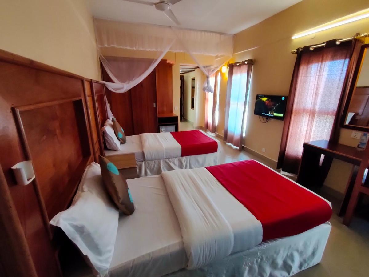 Pulickal Airport Hotel Entebbe Dış mekan fotoğraf