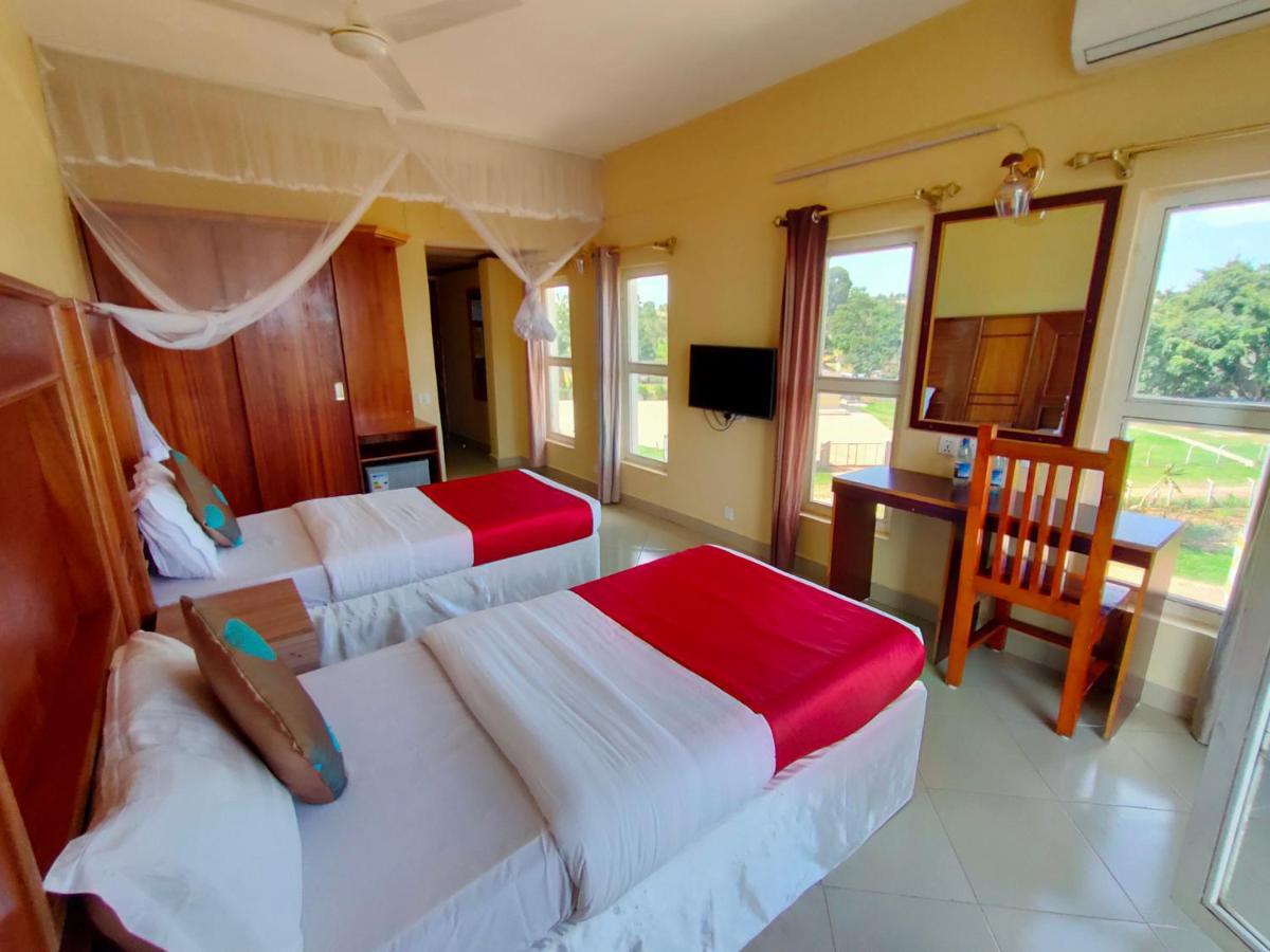Pulickal Airport Hotel Entebbe Dış mekan fotoğraf