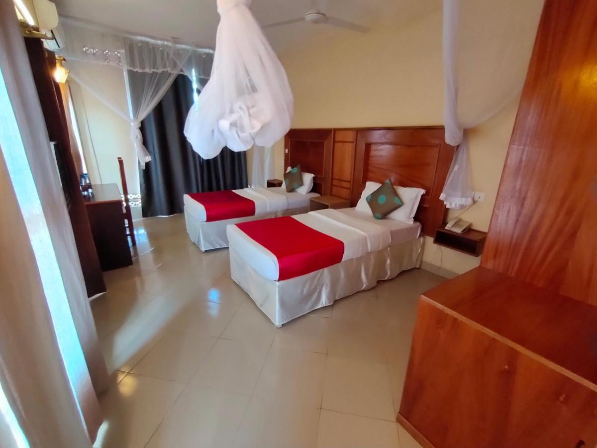 Pulickal Airport Hotel Entebbe Dış mekan fotoğraf