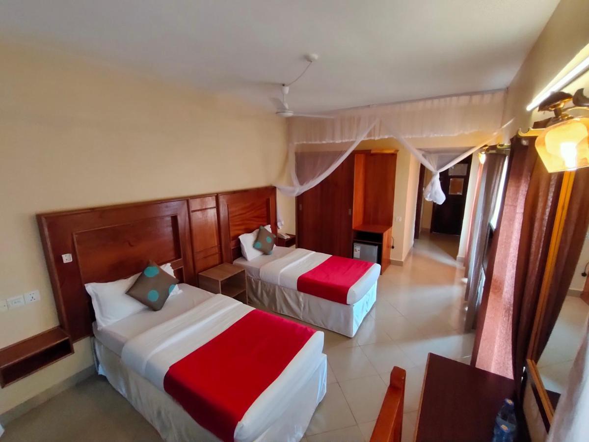 Pulickal Airport Hotel Entebbe Dış mekan fotoğraf