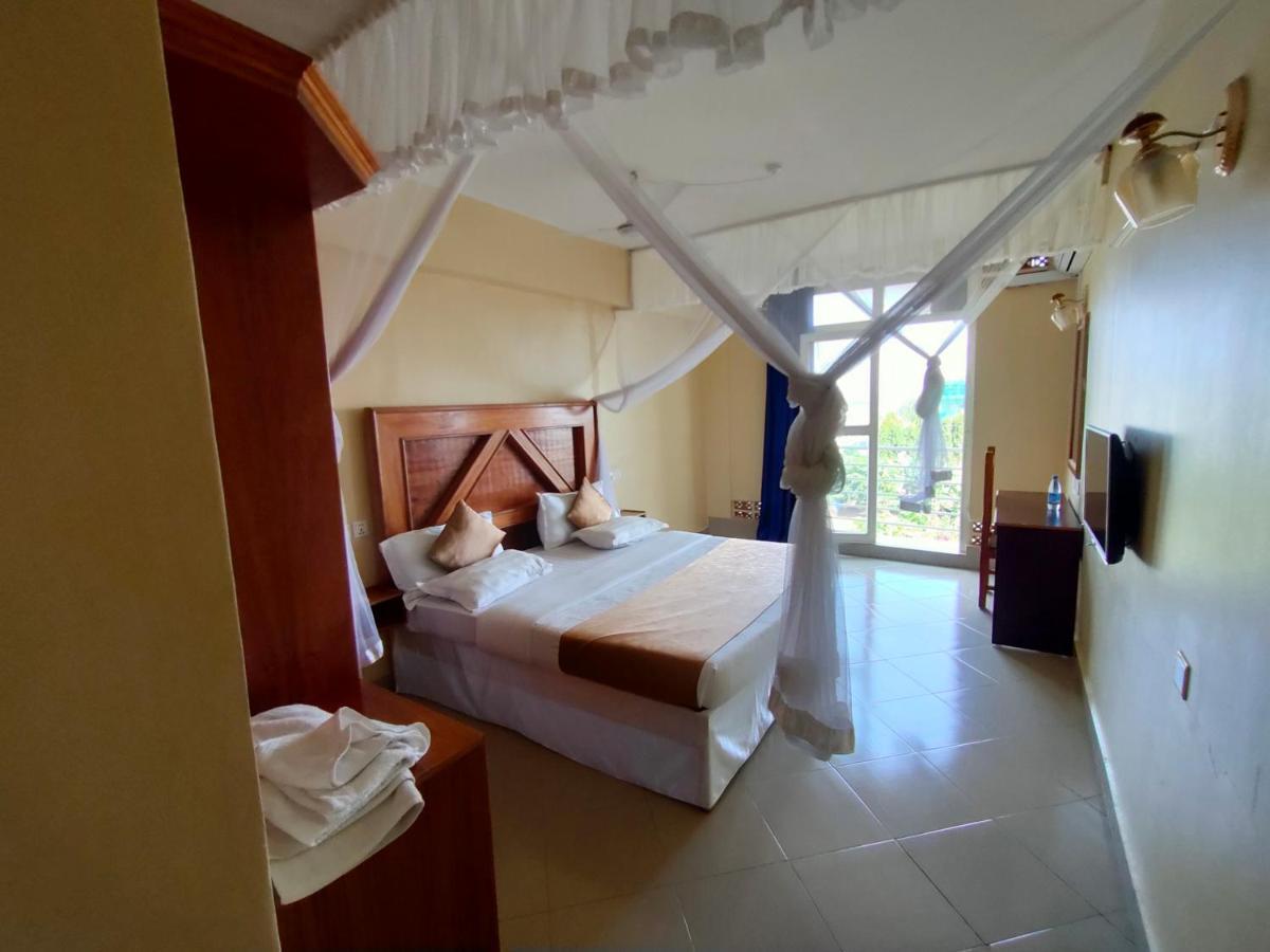Pulickal Airport Hotel Entebbe Dış mekan fotoğraf