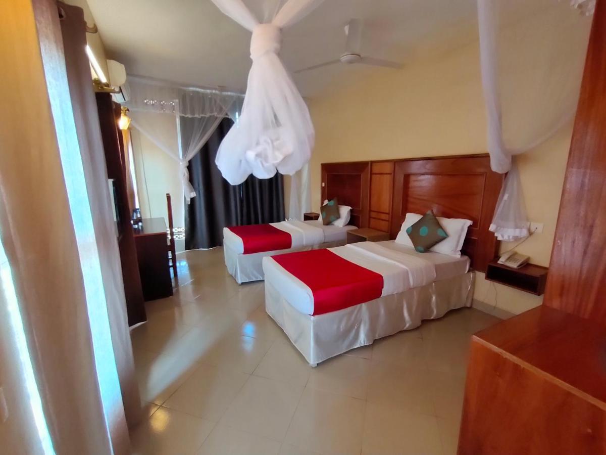 Pulickal Airport Hotel Entebbe Dış mekan fotoğraf
