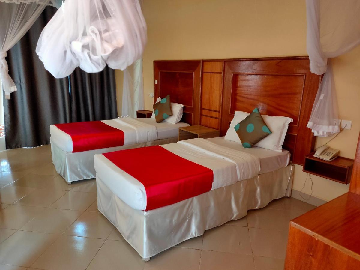 Pulickal Airport Hotel Entebbe Dış mekan fotoğraf