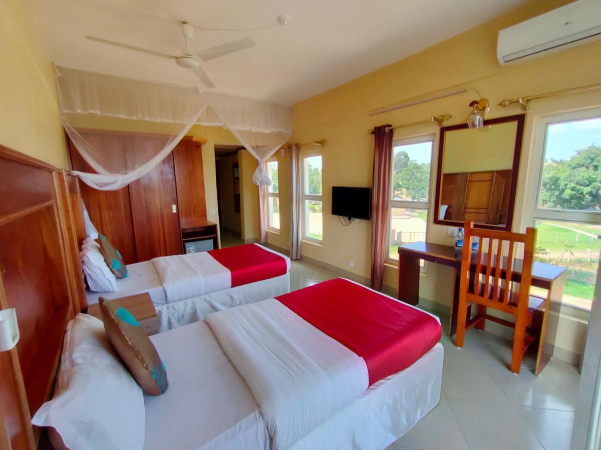 Pulickal Airport Hotel Entebbe Dış mekan fotoğraf