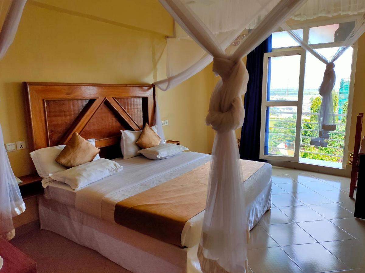 Pulickal Airport Hotel Entebbe Dış mekan fotoğraf