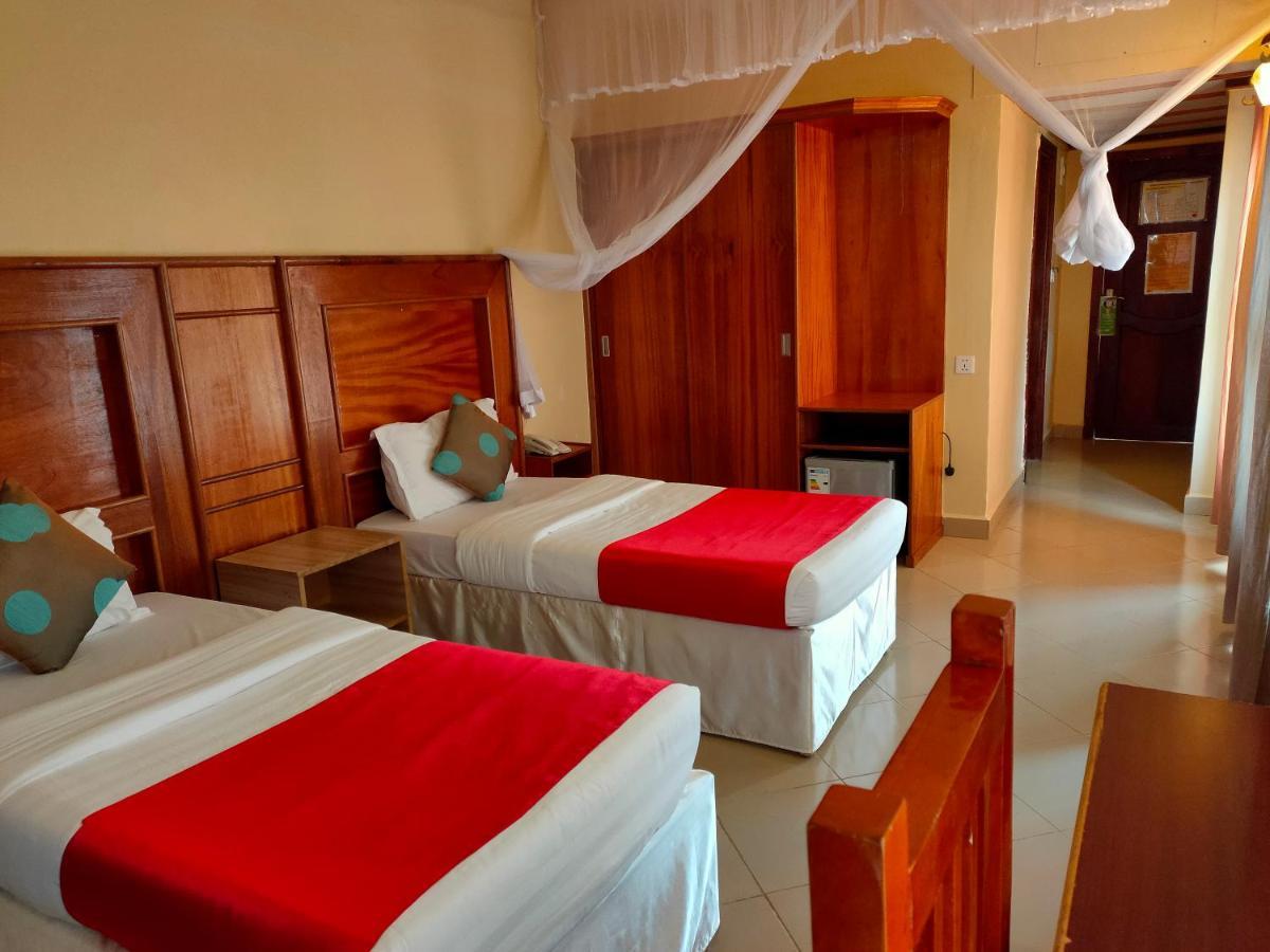 Pulickal Airport Hotel Entebbe Dış mekan fotoğraf