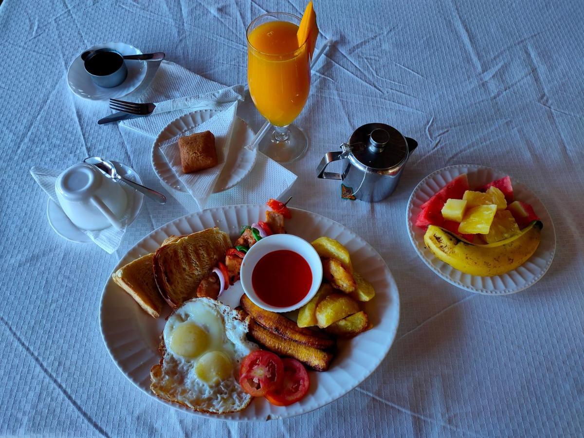 Pulickal Airport Hotel Entebbe Dış mekan fotoğraf