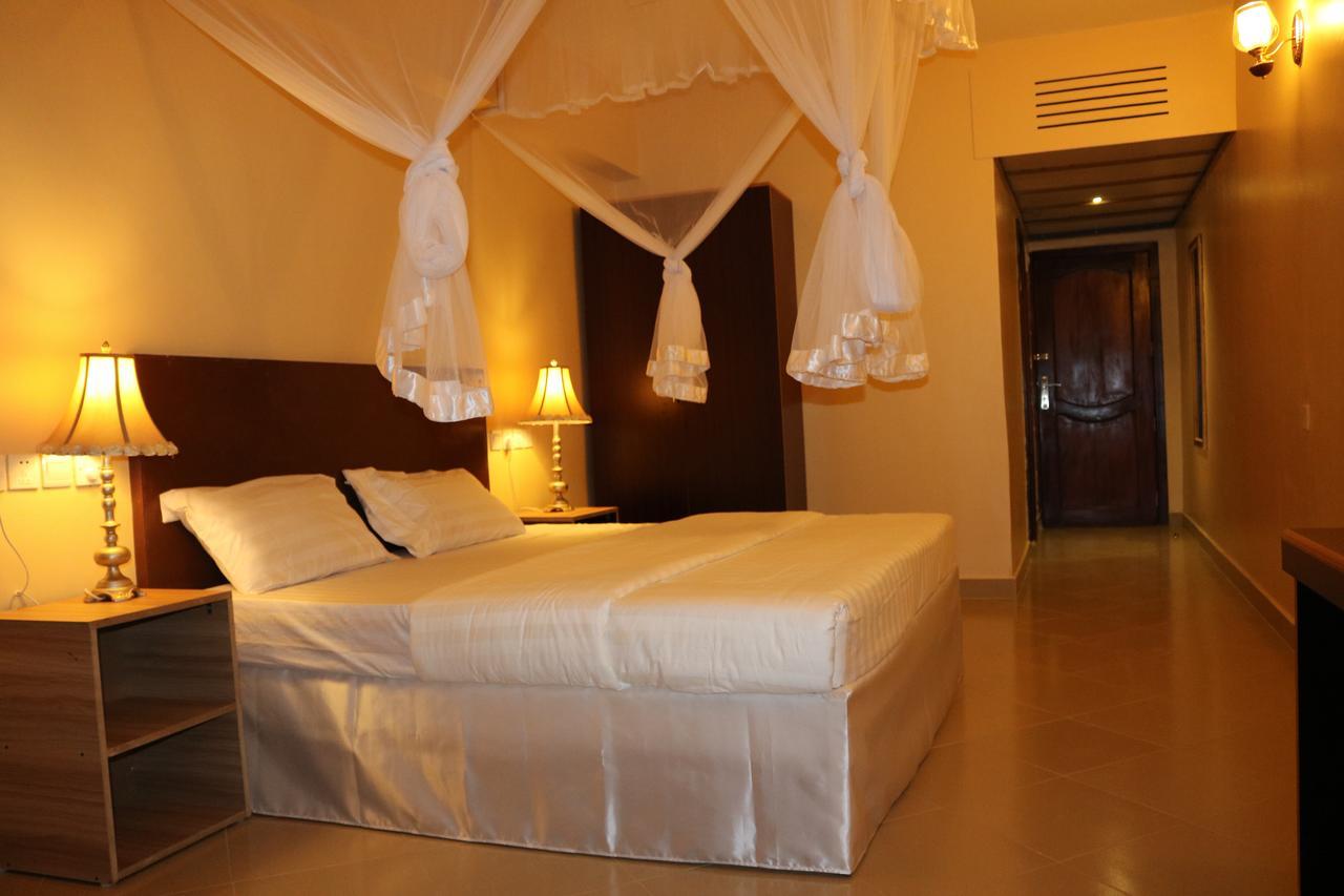 Pulickal Airport Hotel Entebbe Dış mekan fotoğraf